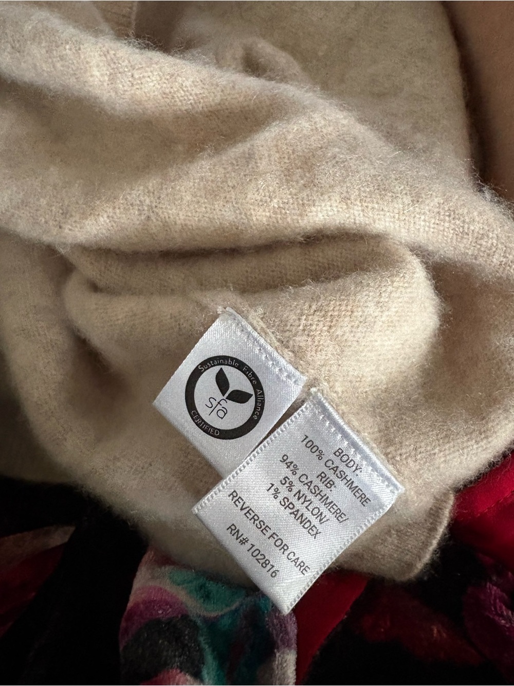 Garnet Hill 100% Cashmere v-neck Sweater  Beige Tan Size Large Quiet Luxury - Picture 10 of 10